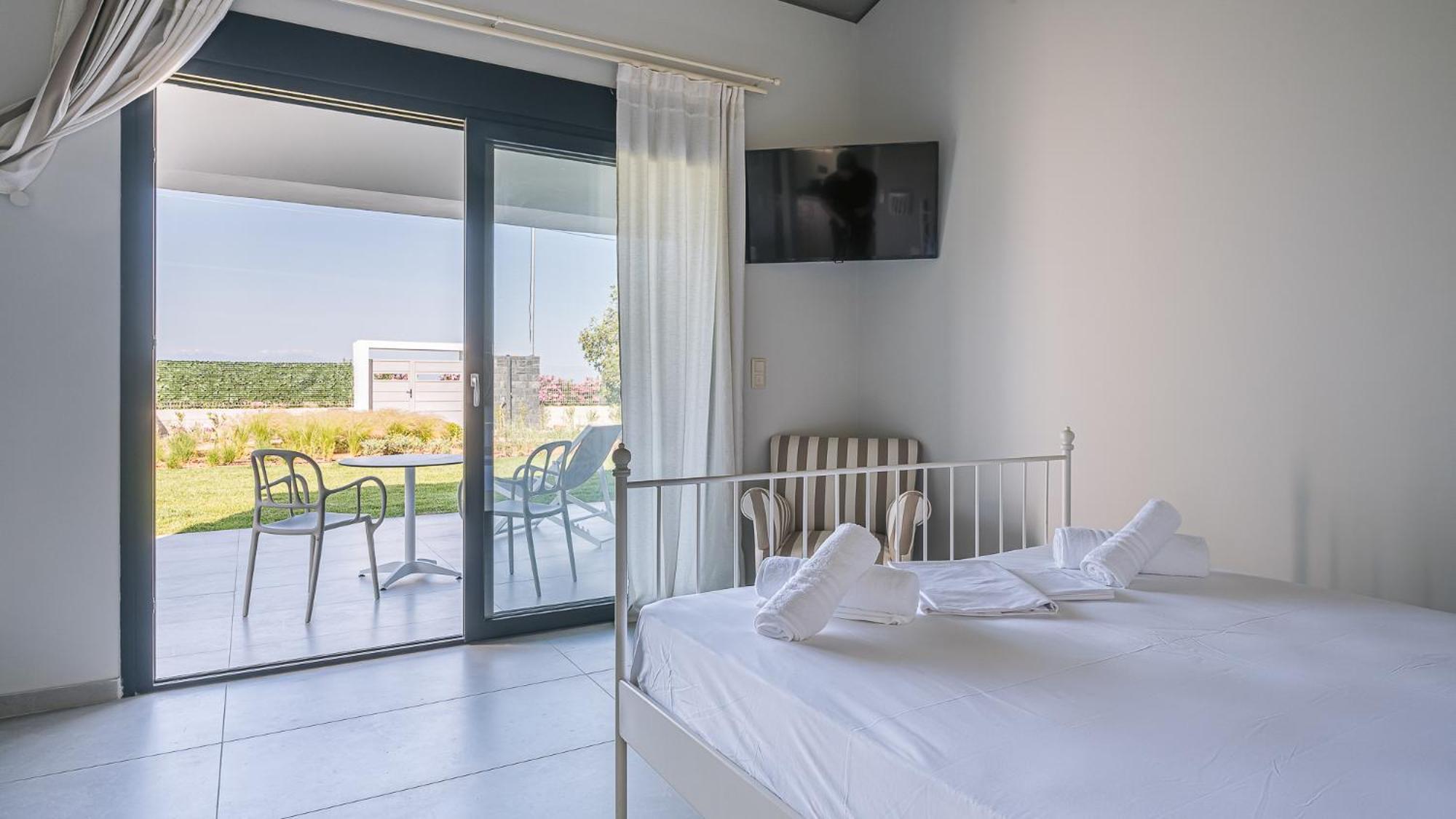 Electra Beachfront Suites, Nea Irakleia Exteriör bild