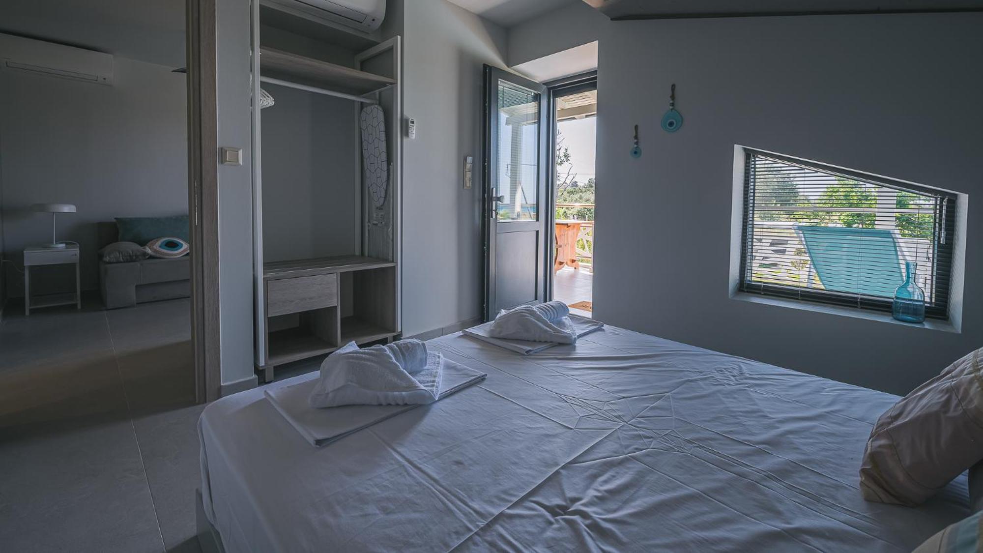 Electra Beachfront Suites, Nea Irakleia Exteriör bild